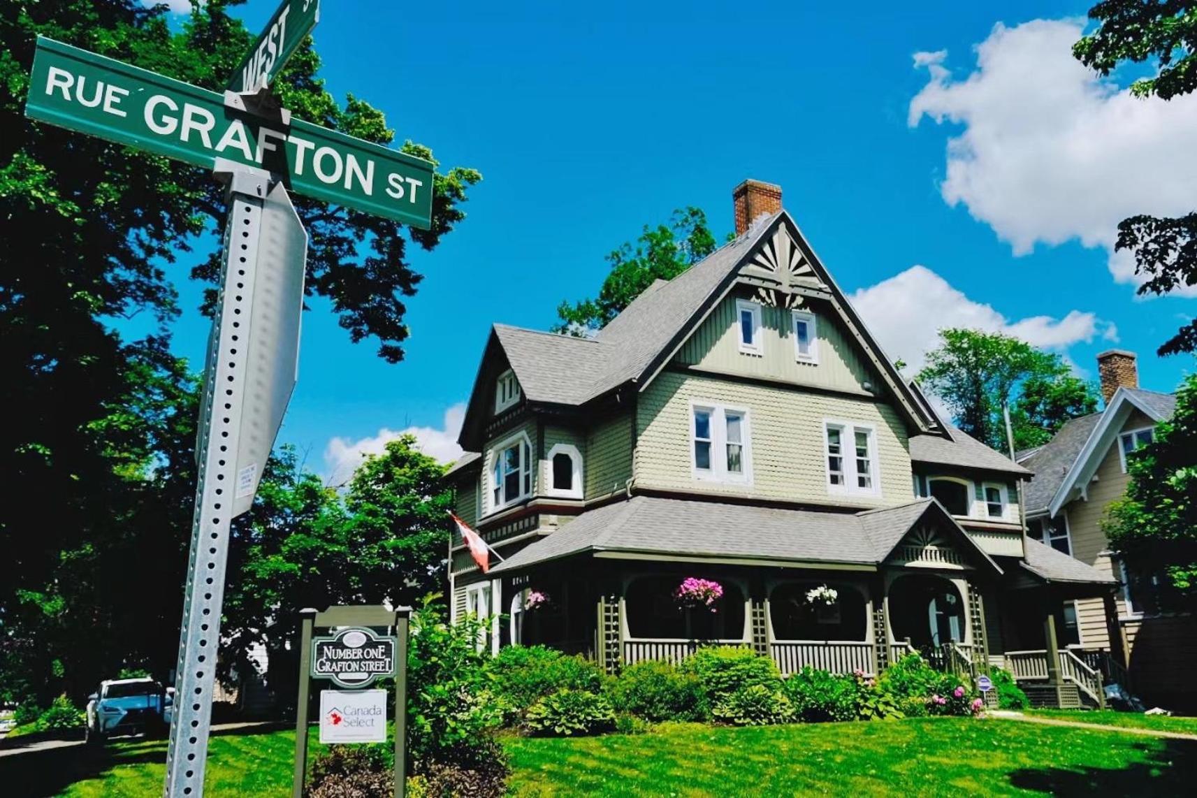 تشارلوت تاون No 1 Grafton Inn المظهر الخارجي الصورة
