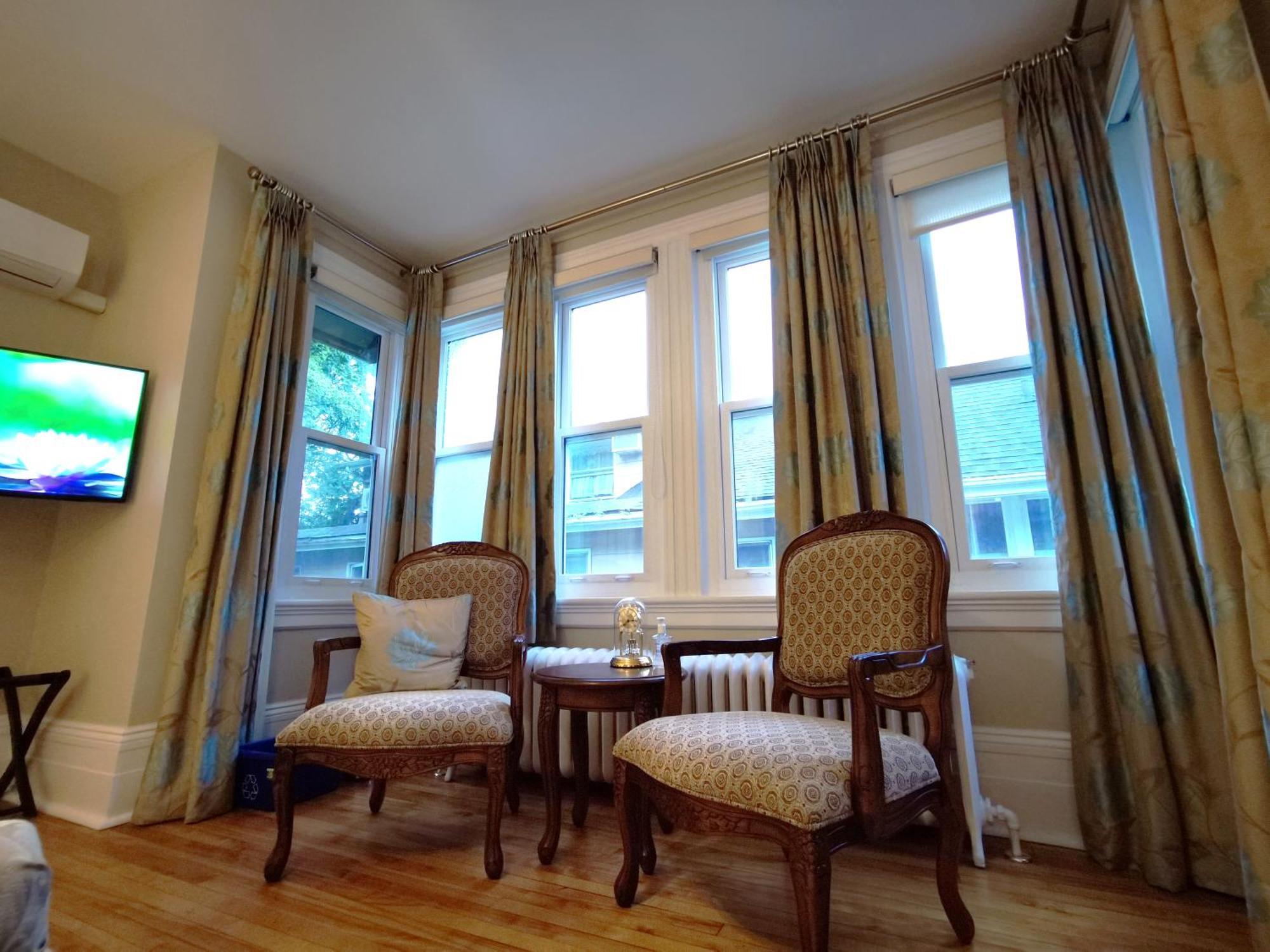 تشارلوت تاون No 1 Grafton Inn المظهر الخارجي الصورة